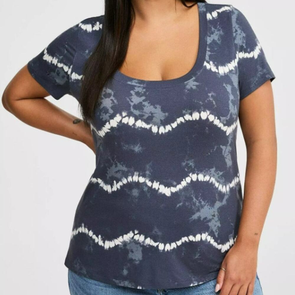 New Torrid Womens 4X Top Super Soft Scoop Neck Short Sleeve Tie Dye